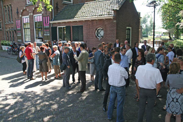 181_wachtende-mensen