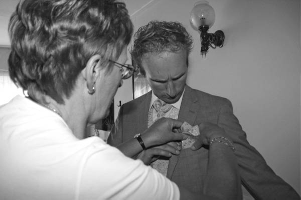 0005_aankleden-paulan_zw